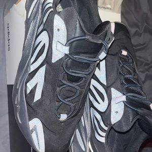Size 12 yeezy 700 used no box